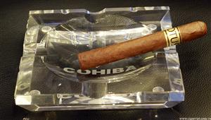 CIGAR VIET chuyên bán  buôn, bán lẻ các loại gạt tàn kính COHIBA tại Hà Nôi