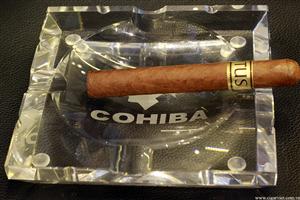 CIGAR VIET chuyên bán  buôn, bán lẻ các loại gạt tàn kính COHIBA tại Hà Nôi